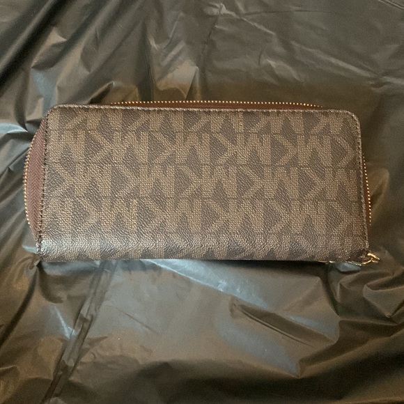 Michael Kors Wristlet/Wallet - Picture 5 of 6